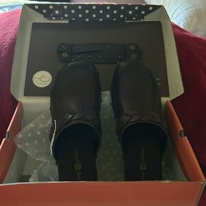 Lindsay-Phillips clogs